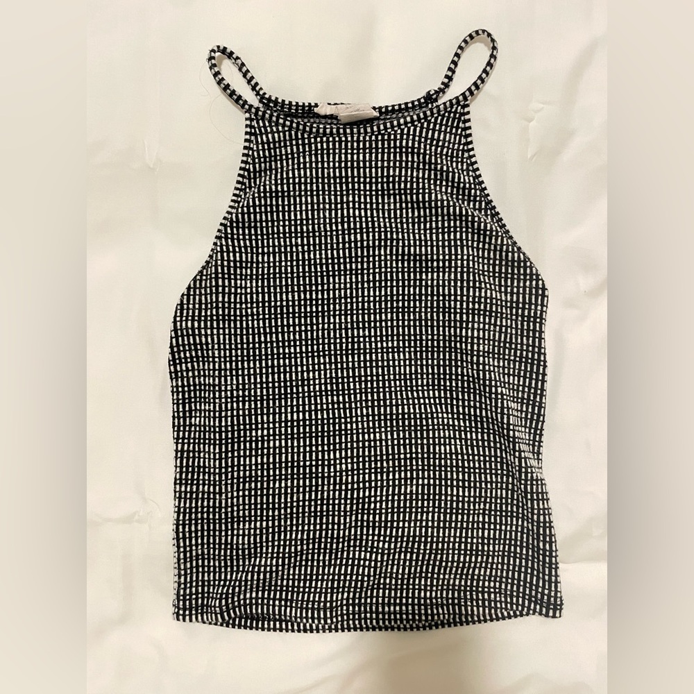 Tank top. Scoop neck.